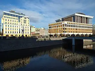 Здание Балчуг-плазы (справа), 2010 год