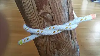 ПолуузелСвязывающий что-либо концами верёвки узел