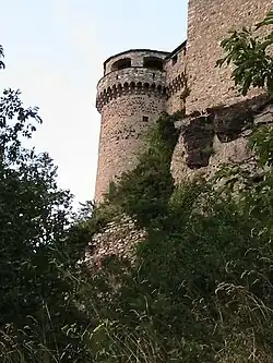 Круглая угловая башня