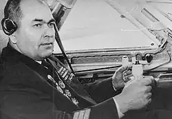 Д. И. Барилов за штурвалом  Ту-104 в конце 1950-х годов