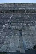 Вид плотины от её основания.