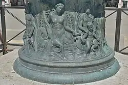 Нереида. Горельеф левой базы