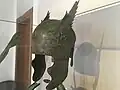 Шлем с антеннами в виде крыльев в Музее древностей Базеля