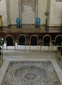 Мраморный фонтан в приёмном зале дворца Бештак.