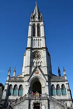 Главный фасад базилики