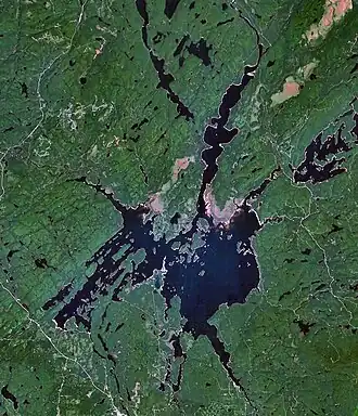 Шоссе 117 видно в левом нижнем углу.