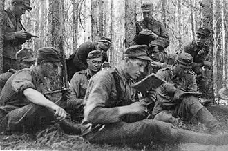 Финские солдаты в лесу на привале, район Иломантси, лето 1944 г.