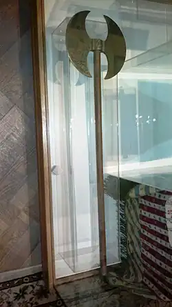 Двулезвийный иранский табарзин, принадлежавший Мирзе Фатали Ахундову, XVIII в.