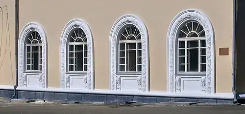 Окна первого этажа