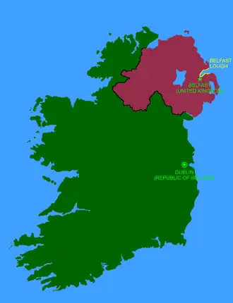Остров Ирландия. Зелёным обозначена Республика Ирландия, малиновым — Северная Ирландия, жёлтым — Белфастский залив