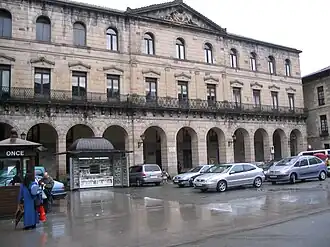 Здание дворянской семинарии в 2004 году