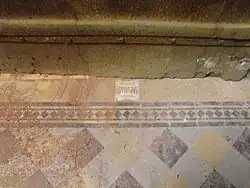 Фрагмент напольной кладки в заброшенной церкви в с. Нарма, Гусь-Хрустальный район, Владимирская область