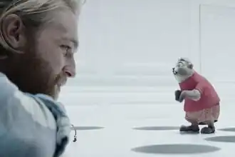 Купер (Уайатт Рассел) испытывает голографическую технологию SaitoGemu.