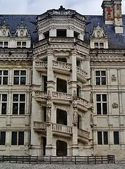 Лестница замка Блуа, крыло Франциска I. Внешний вид