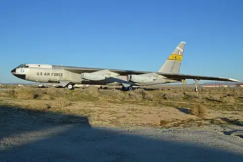 Balls 8 на вечной стоянке у северных ворот авиабазы Эдвардс