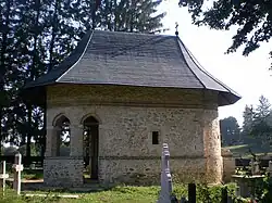 кладбищенская церковь 1602 г. – старейшая монастырская постройка