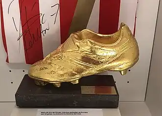 «Золотая бутса», которую в 2009 году получил Диего Форлан