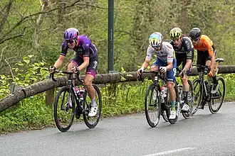 После Юстарис.