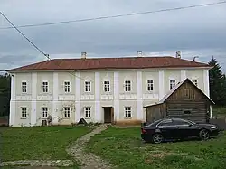 Братский корпус, вид с территории монастыря