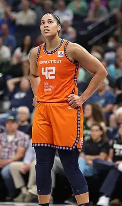 Брайонна Джонс в игре за «Коннектикут Сан» против «Миннесота Линкс» (4 июля 2024 года)