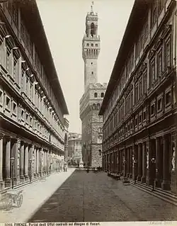 Портики улицы Уффици. Архитектор Дж. Вазари. Фотография 1870-х годов