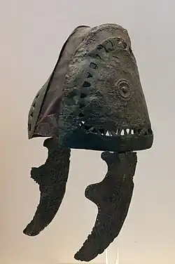 Бронзовый шлем субмикенского периода, Тиринф 1050 - 1025 гг. до н. э.