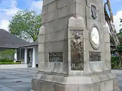 Мемориал Брука около старого здания суда