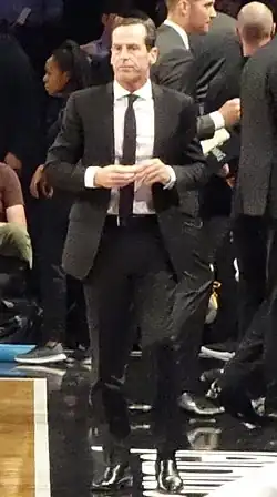 Кенни Аткинсон в роли тренера «Бруклин Нетс»