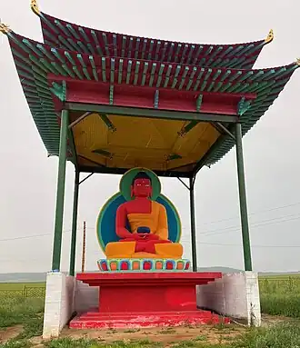 Статуя Будды Долголетия в Кижингинском дацане