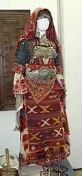 Костюм Пиринской Македонии (юго-запад Болгарии). Экспозиция Национального этнографического музея Болгарии.