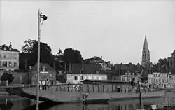 MFP типа C (бортовой номер F 456) на реке Йонна в Осере (Франция), июнь 1943 года.