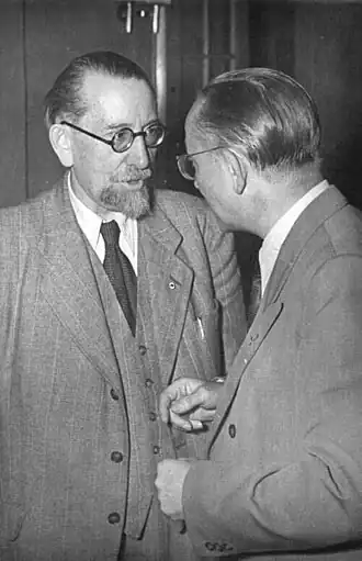 В.Кёнен с министром финансов ГДР Г.Лохом. 1951 г.