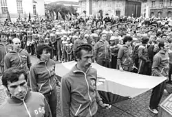 Йохен Бахфельд (первый справа в заднем ряду) на церемонии открытия X детской и юношеской спартакиады ГДР