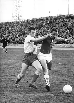 Нёльднер (справа) в матче против «Карл Цейсс»