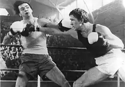 Казимеж Щерба (слева) в поединке против восточногерманского боксёра Карла-Хайнца Крюгера, 1981 год