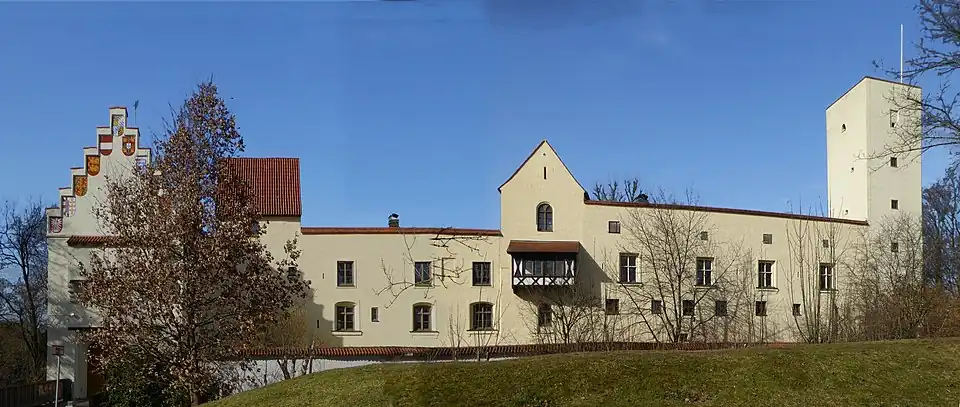 Вид замка с восточной стороны