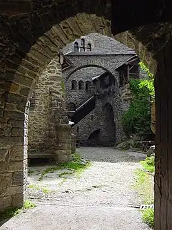 Ворота, ведущие внутрь замка