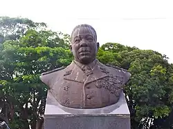 Бюст Феликса Эбуэ в Пуэнт-а-Питр