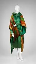 Зелёное сатиновое платье и плащ из расписного бархата Поля Пуаре, ок. 1925 г.
