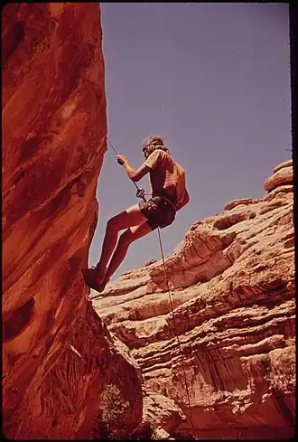 Комбинированное использование карабинов и «классического» метода для спуска