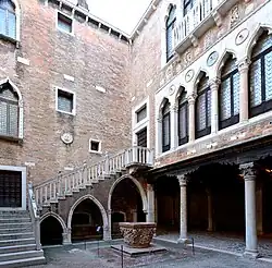 Двор палаццо