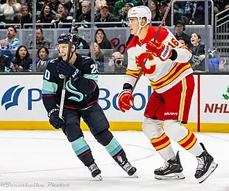 Задоров (справа) в составе «Калгари» в 2023 году