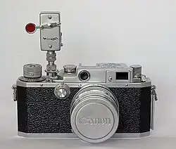 Приставной автоспуск, установленный на фотоаппарат