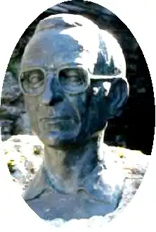 Бюст Элиаса Сампедро, установленный у церкви в О-Себрейро