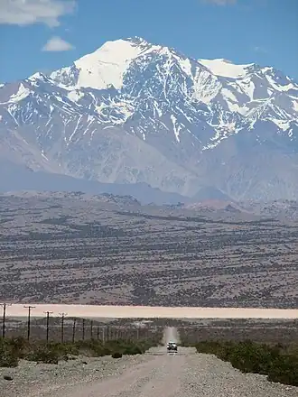 Вид на гору со стороны местности Пампа дель Леосито (2006 г.).