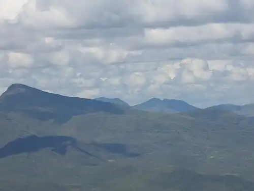 Вид на Серро-Гранде с телекоммуникационной вышки