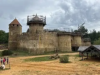 Замок Геделон в процессе строительства (2023)