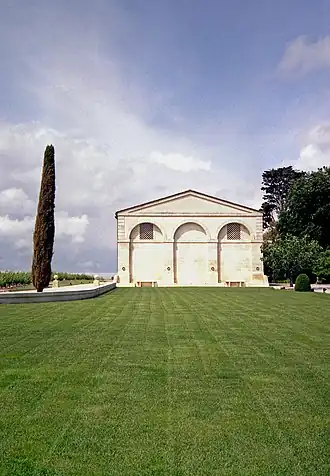 Торец здания усадьбы