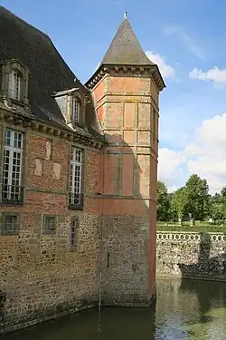 Одна из угловых башен