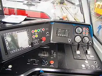 Пульт управления со стороны малого капота